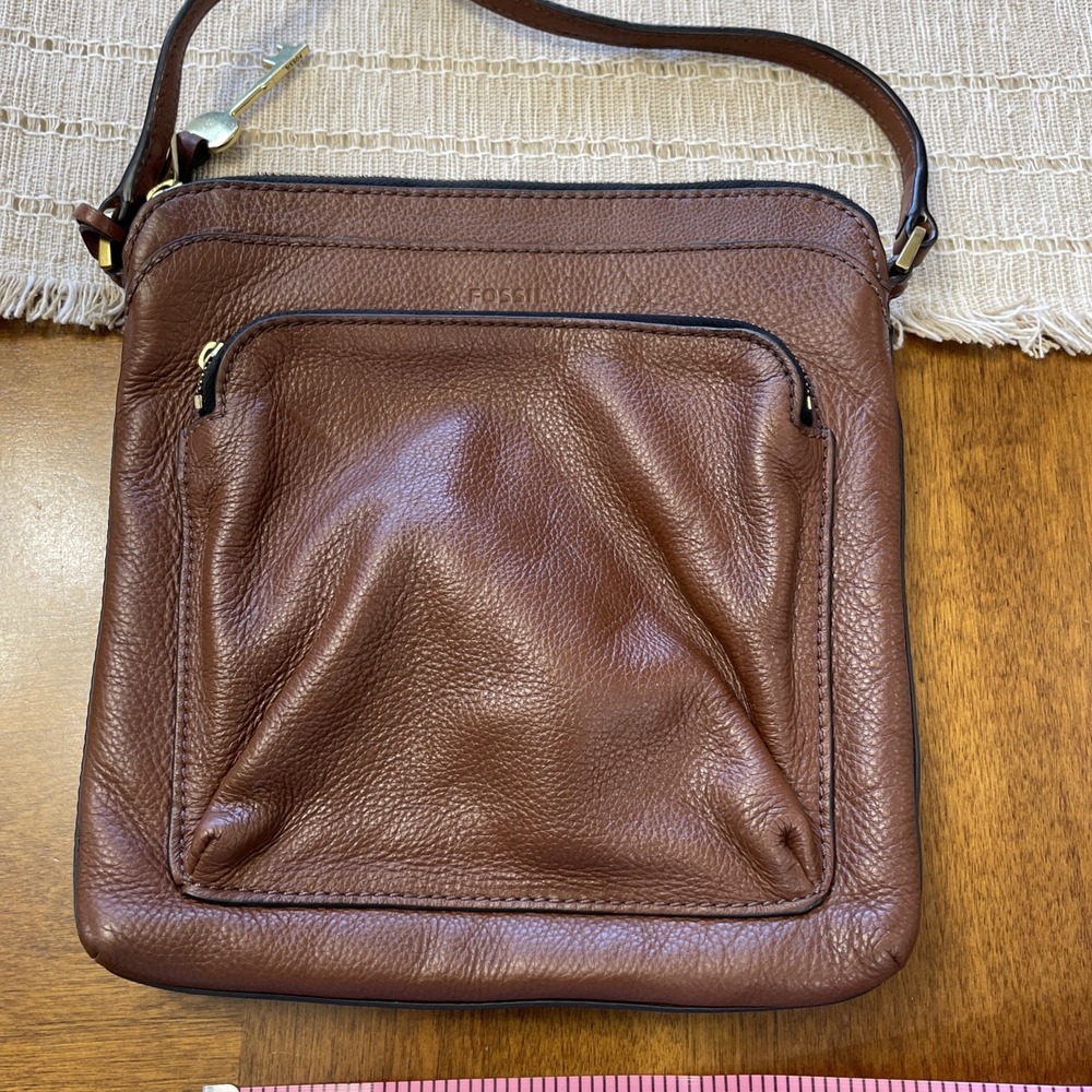 Fossil Leather Crossbody Bag Handbag Key Accent Brown‎ Adjustable Strap Purse